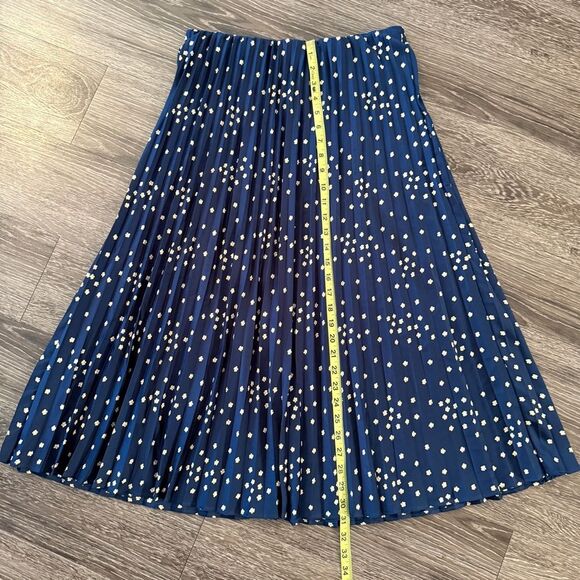 J. Crew Pleated pull-on luster charmeuse midi skirt in tiny blooms print - Picture 5 of 7